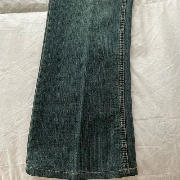 Like new boot cut jeans- size 8 average - Picture 13 of 14